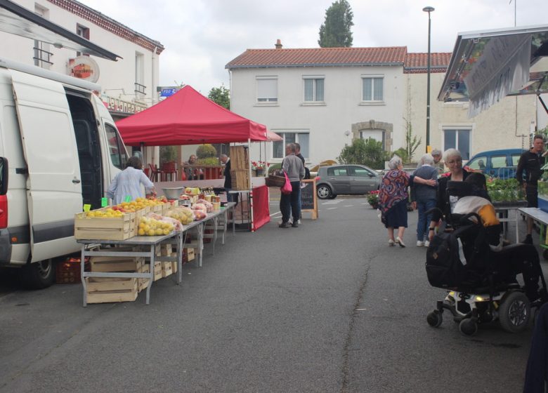 Marché hebdomadaire au Longeron