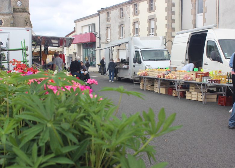 Marché hebdomadaire à Saint-Crespin-sur-moine