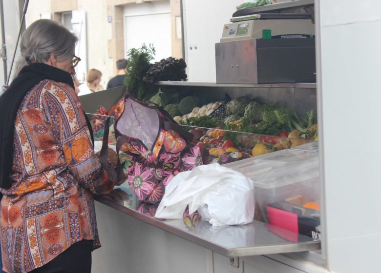 Marché hebdomadaire au Longeron
