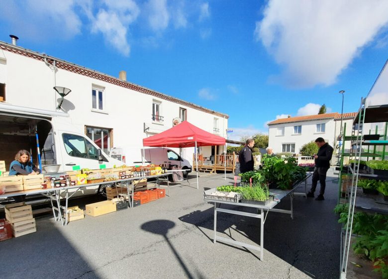 Marché hebdomadaire au Longeron