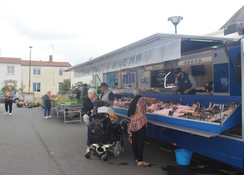 Marché hebdomadaire au Longeron