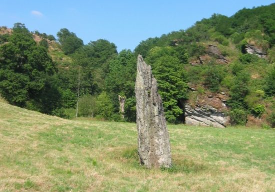 Le Menhir de Bréau – La Pierre qui Tourne