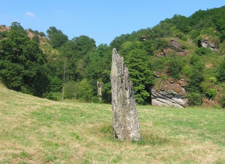 Le Menhir de Bréau – La Pierre qui Tourne