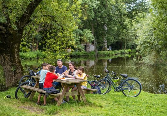 Aire de pique-nique + arrêt vélo à la Boire Sainte Catherine