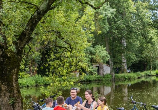 Aire de pique-nique + arrêt vélo à la Boire Sainte Catherine