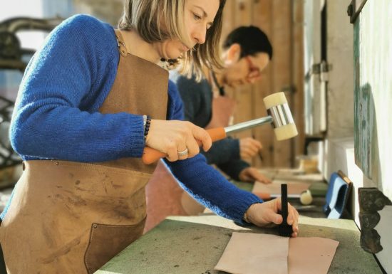 Atelier Maroline : fabrication d’une pochette en cuir