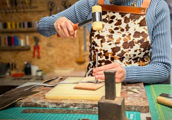 Atelier Maroline : fabrication d’un sac en cuir artisanal