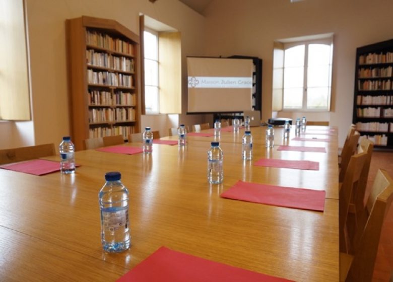 SALLE DE SÉMINAIRE À LA MAISON JULIEN GRACQ