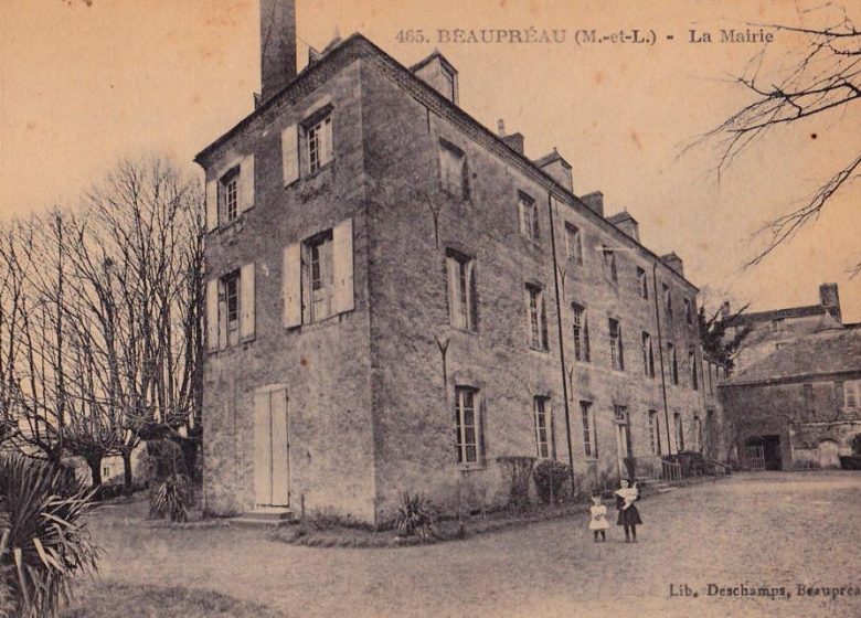 Panneau Patrimoine Vallée de l’Evre: Centre Historique de Beaupréau