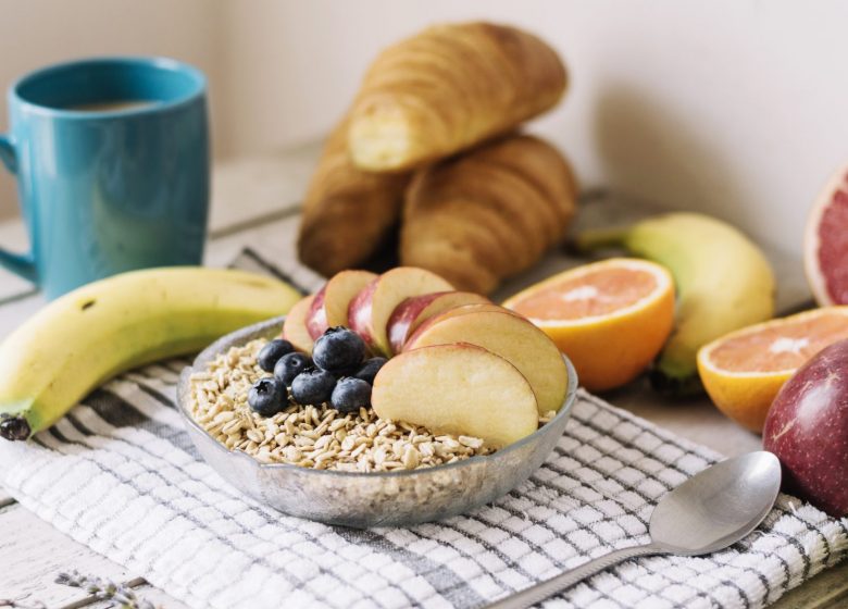 Petit déjeuner spécial « des couleurs dans mon p’tit déj » au Centre social Val’Mauges