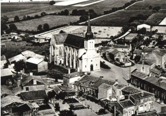 Un atelier en plein air au cœur du bourg
